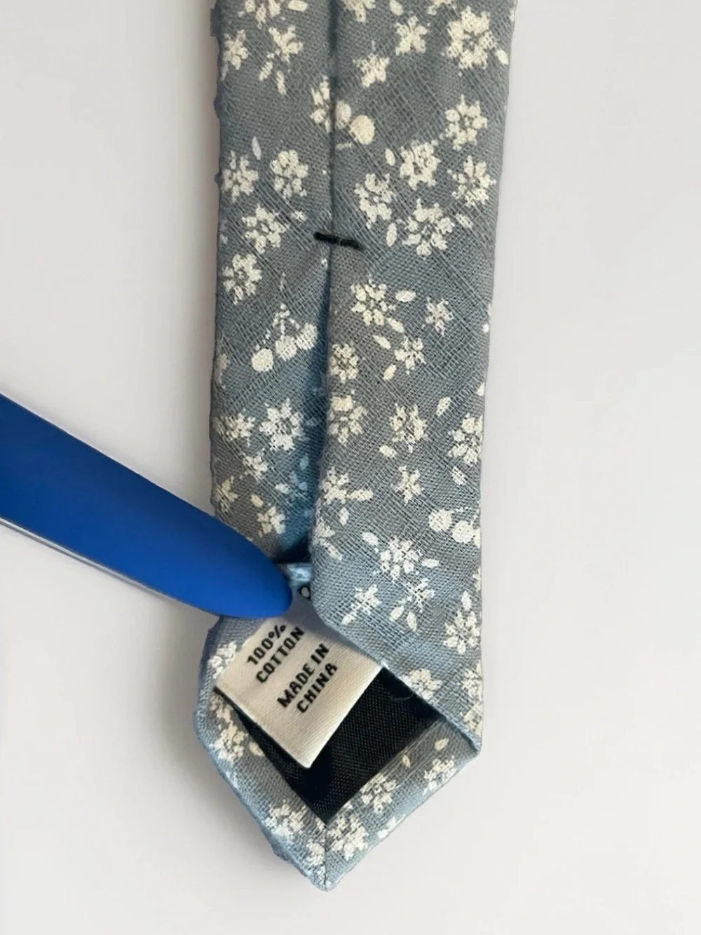 Bar III 100% Cotton Blue/White Floral  Tie (2.5 in x 59 in)